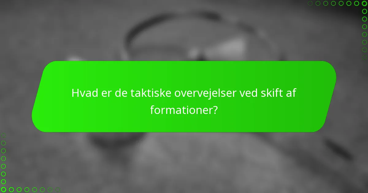 Hvad er de taktiske overvejelser ved skift af formationer?