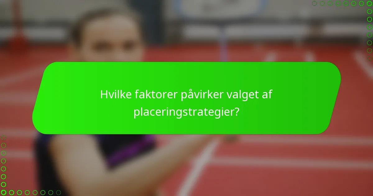 Hvilke faktorer påvirker valget af placeringstrategier?